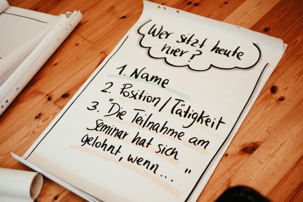 Schulung für Interessenvertretungen Bild illustriert Schulung für Interessenvertretungen